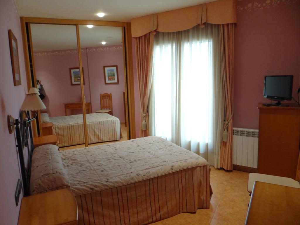 Hotel Casa Carmen Benabarre Zimmer foto