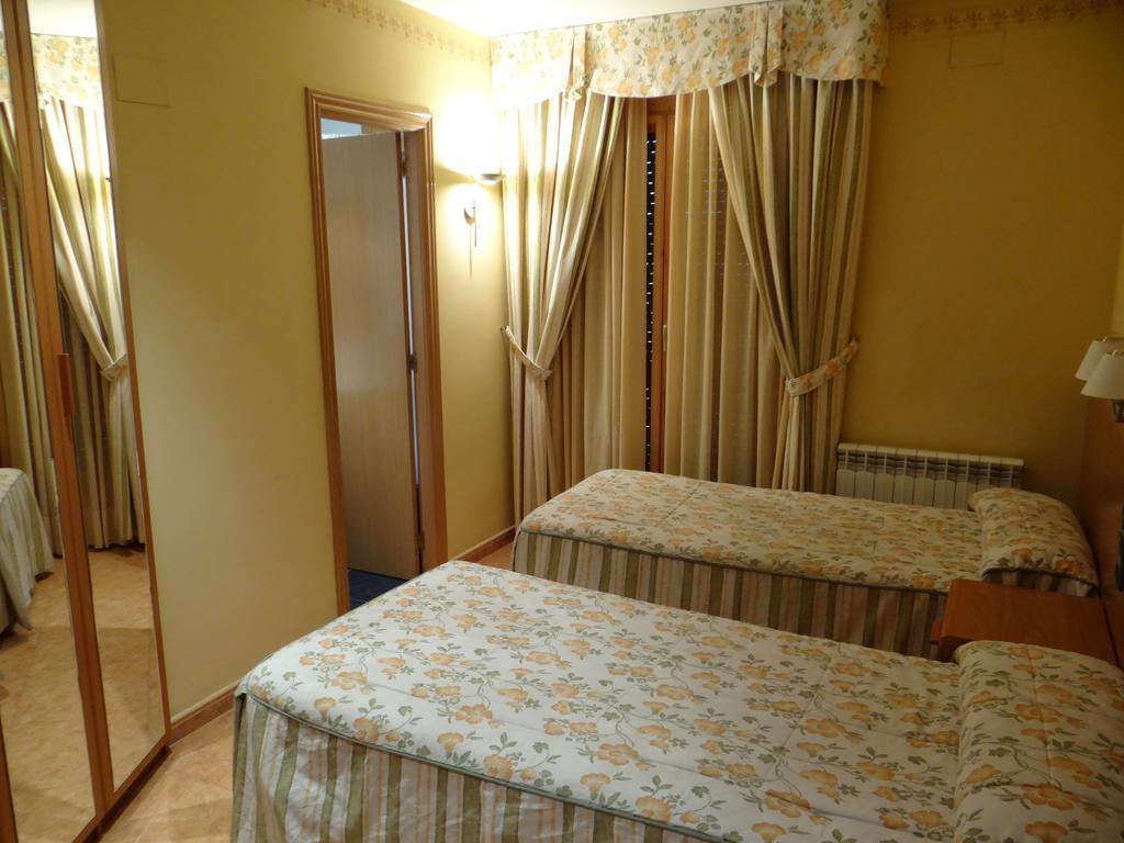 Hotel Casa Carmen Benabarre Zimmer foto