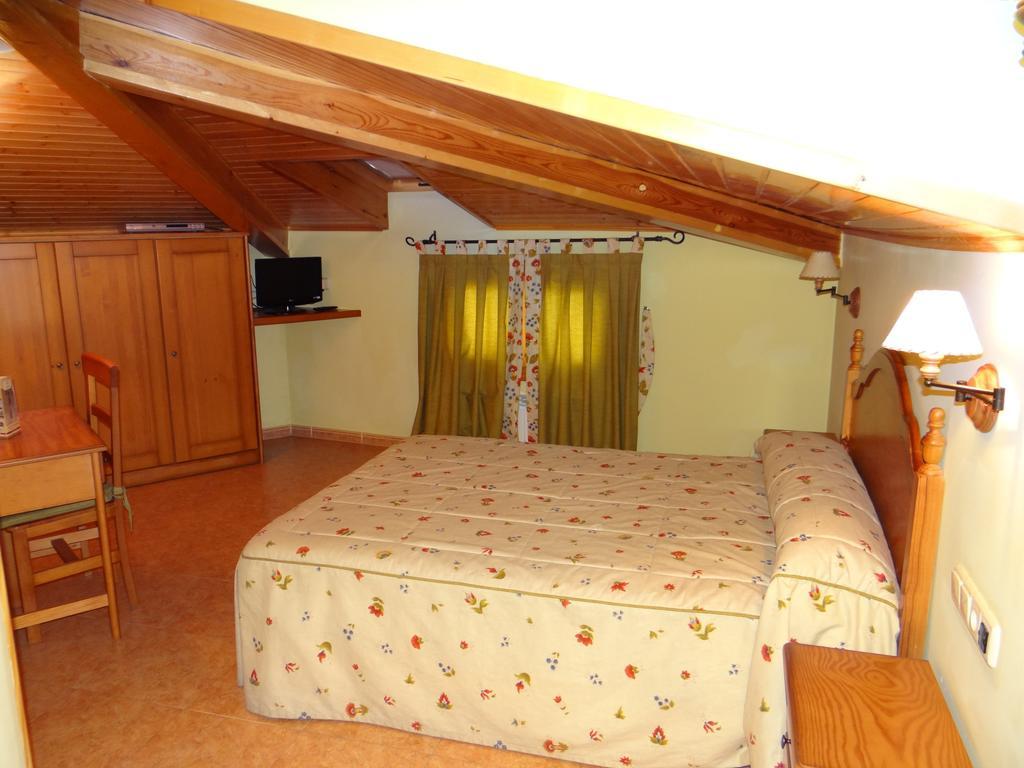 Hotel Casa Carmen Benabarre Zimmer foto